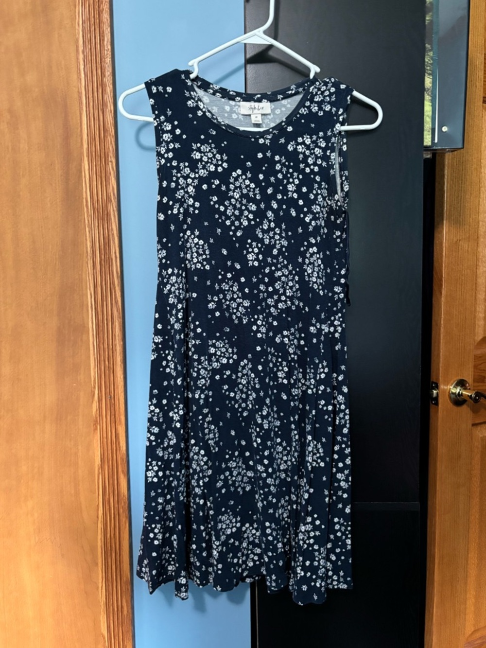 Navy Blue / White Floral Pattern Sleeveless T-Shirt Dress. Size Medium.